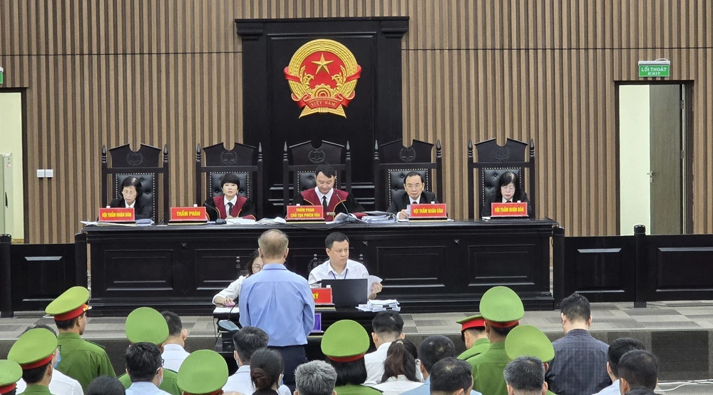 Xét xử vụ Phúc Sơn: Các bị cáo tự nguyện nộp hơn 220 tỷ đồng bồi thường, khắc phục hậu quả - Ảnh 3.