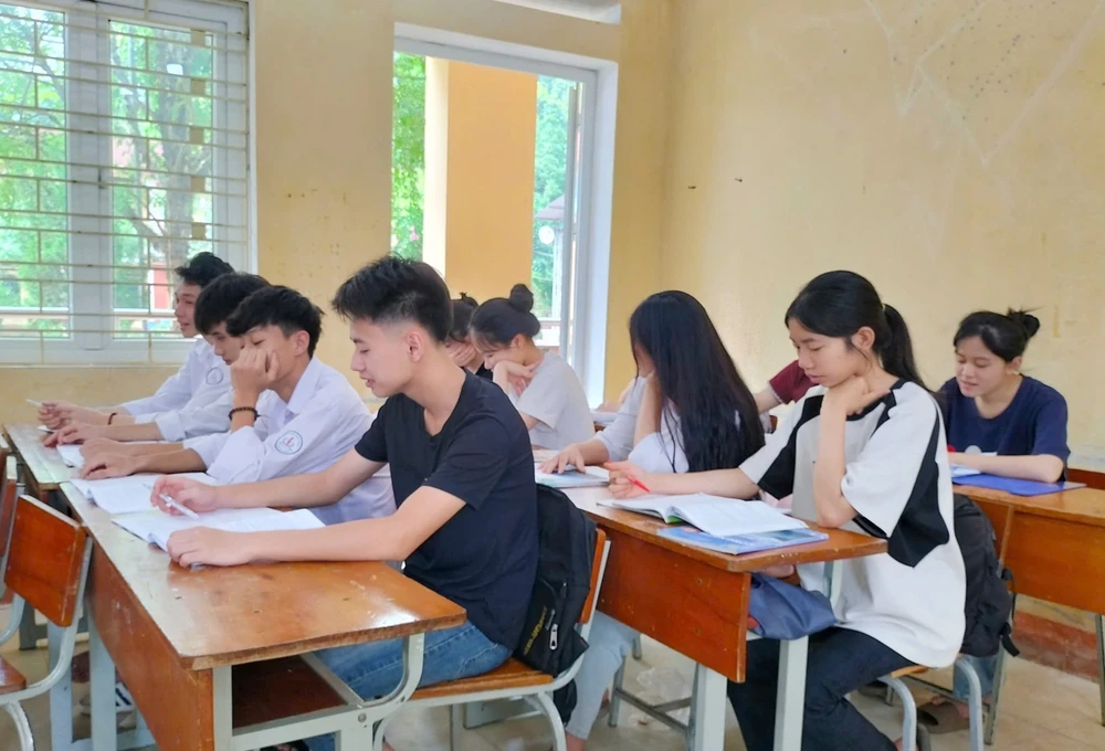 Kỳ thi tốt nghiệp THPT 2025: Giữ vững chất lượng trong giai đoạn chuyển tiếp - Ảnh 2.