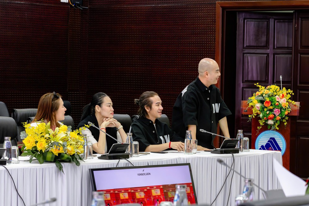 VUNGOC&SON làm show thời trang ở cảng sông Hàn - Đà Nẵng - Ảnh 3.