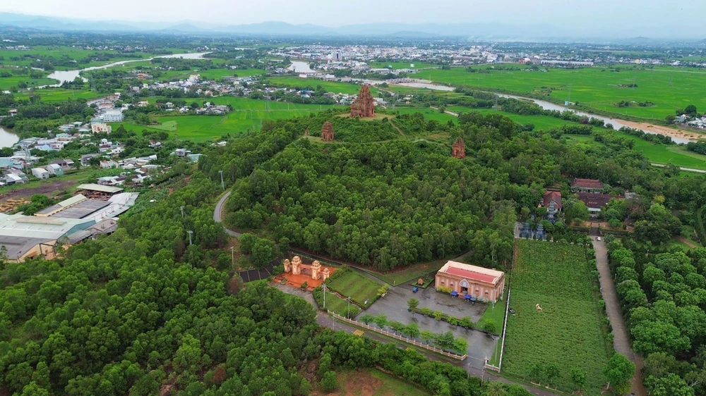 Dấu ấn Chăm Pa rực rỡ trên đất võ - Ảnh 15. Dấu ấn Chăm Pa rực rỡ trên đất võ - Ảnh 15.