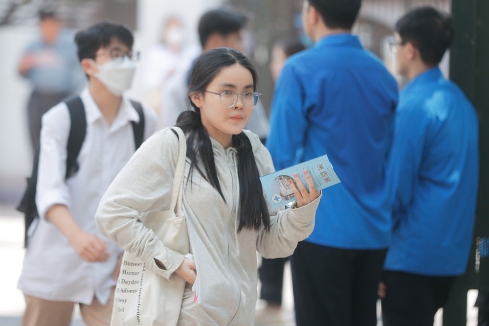 Gần 1,17 triệu thí sinh trên toàn quốc làm thủ tục dự thi Tốt nghiệp THPT 2025 - Ảnh 1.