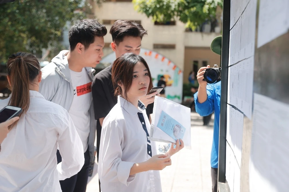 Gần 1,17 triệu thí sinh trên toàn quốc làm thủ tục dự thi Tốt nghiệp THPT 2025 - Ảnh 7.