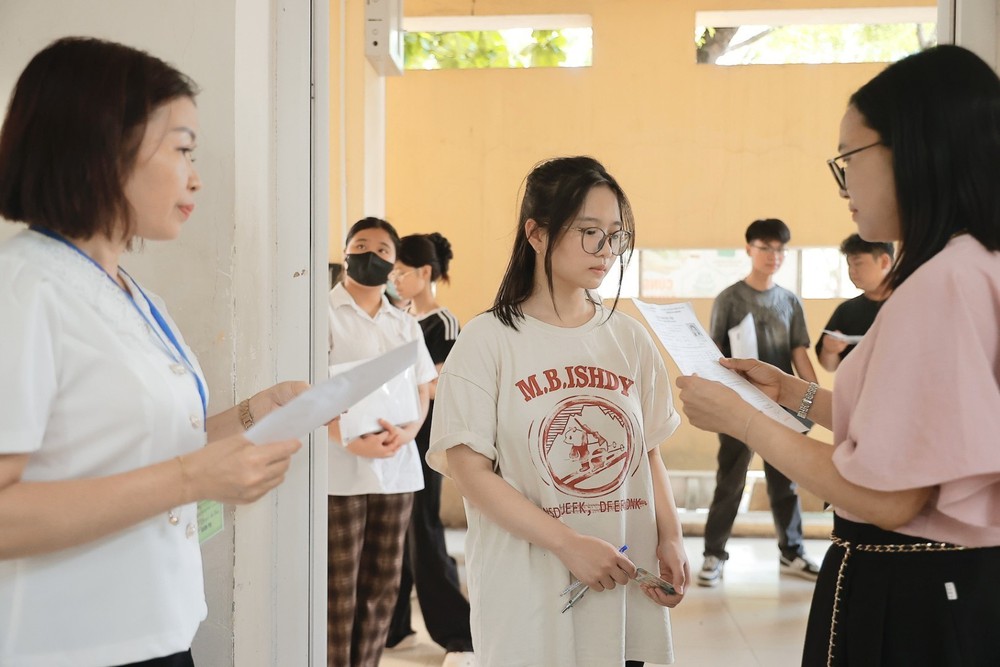 Gần 1,17 triệu thí sinh trên toàn quốc làm thủ tục dự thi Tốt nghiệp THPT 2025 - Ảnh 12.