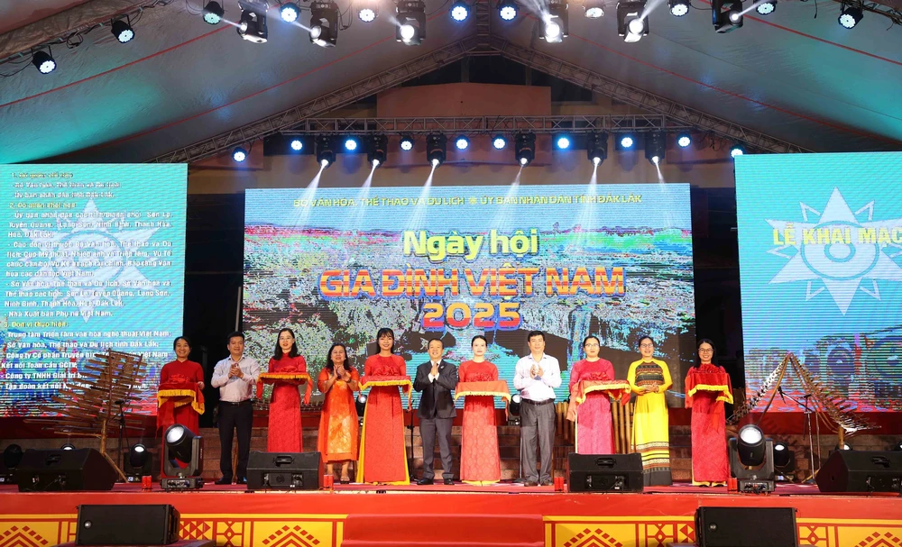 Khai mạc Ngày hội Gia đình Việt Nam năm 2025 - Ảnh 1.