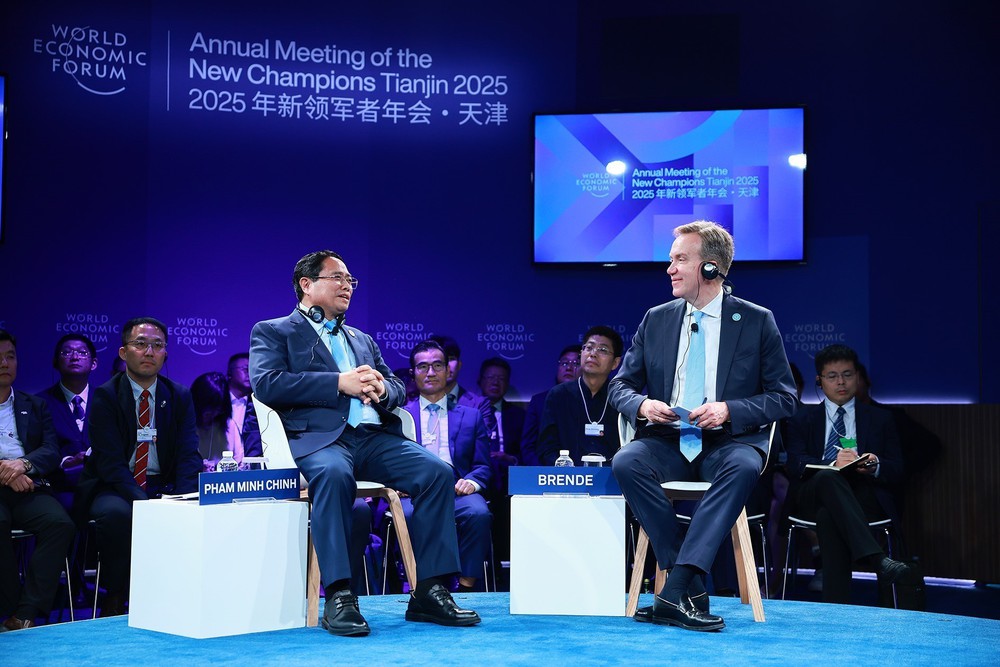 Thủ tướng Phạm Minh Chính đối thoại chính sách tại Hội nghị WEF Thiên Tân - Ảnh 2.