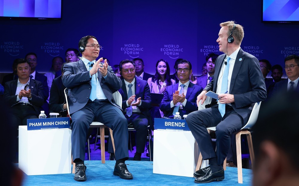 Thủ tướng Phạm Minh Chính đối thoại chính sách tại Hội nghị WEF Thiên Tân - Ảnh 1.