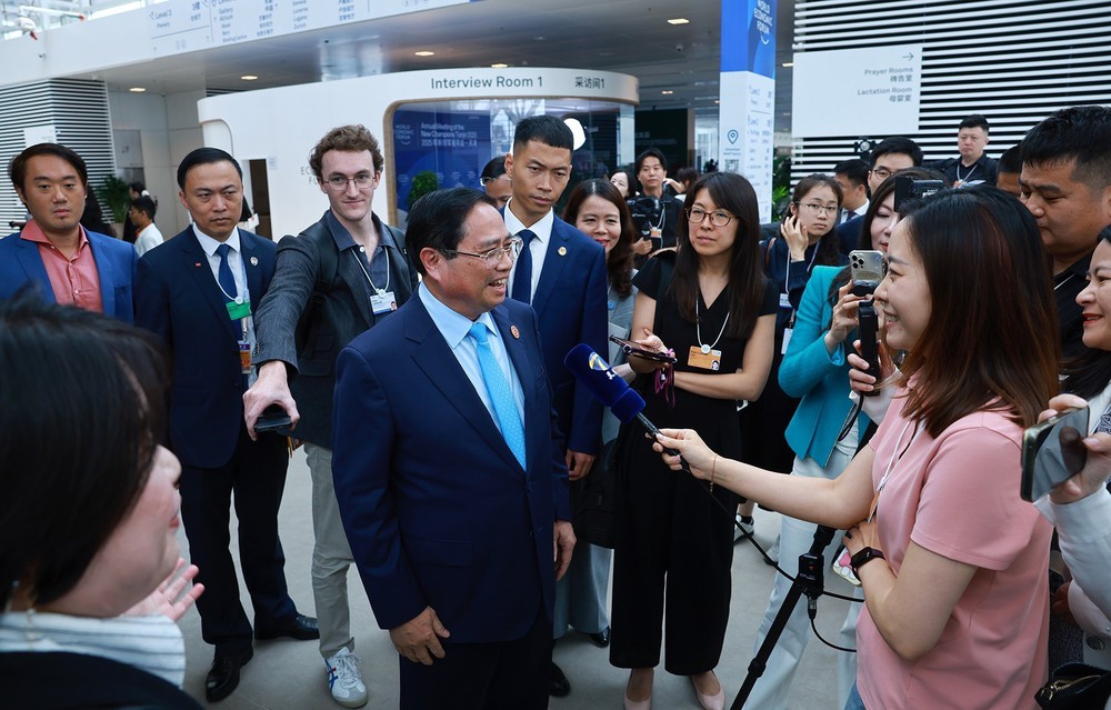 Thủ tướng Phạm Minh Chính đối thoại chính sách tại Hội nghị WEF Thiên Tân - Ảnh 3.