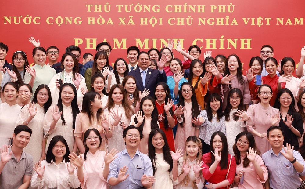 Thủ tướng Phạm Minh Chính gặp gỡ cộng đồng người Việt Nam tại Trung Quốc - Ảnh 7.