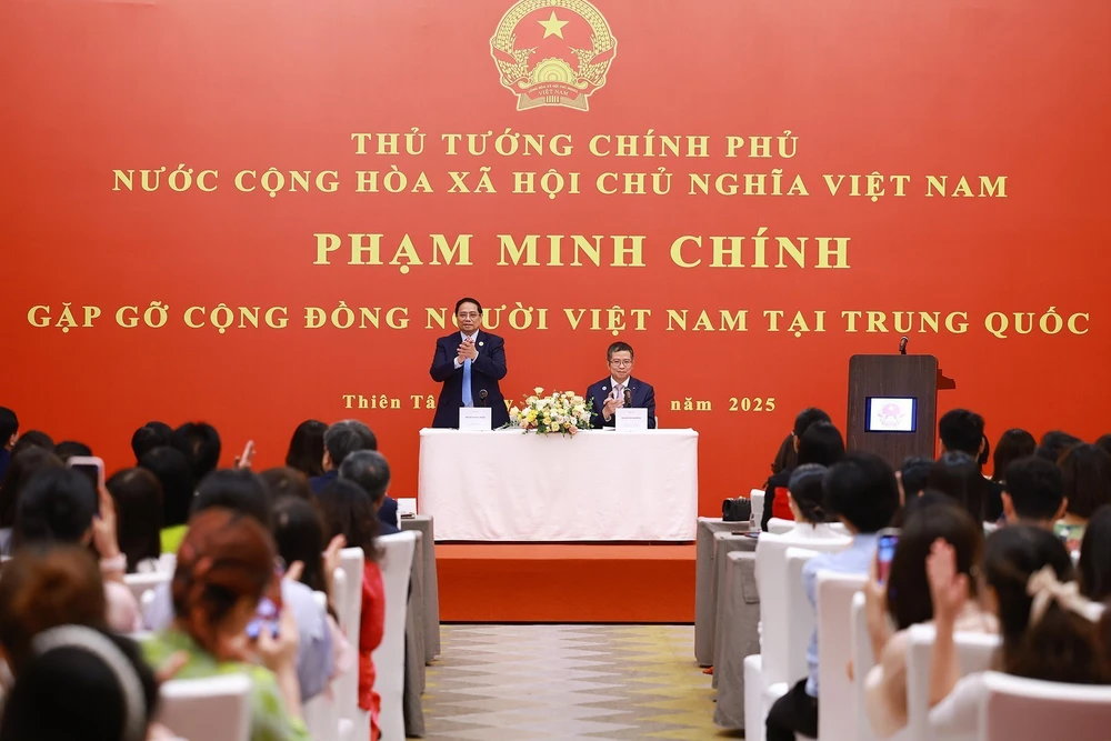 Thủ tướng Phạm Minh Chính gặp gỡ cộng đồng người Việt Nam tại Trung Quốc - Ảnh 1.