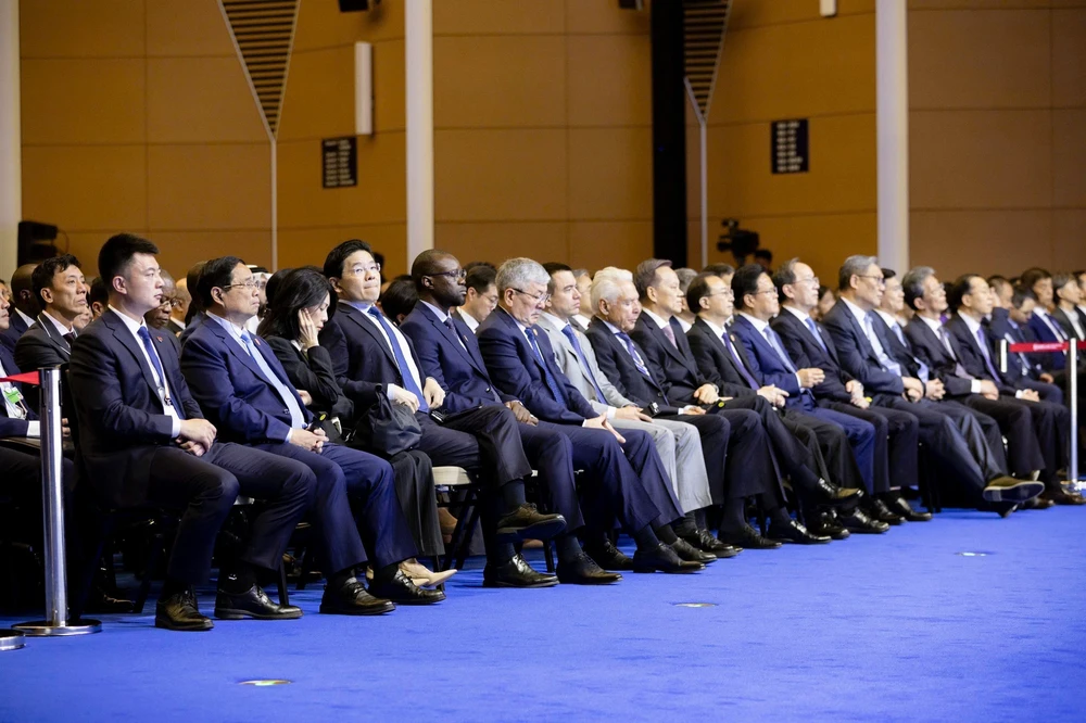 Thủ tướng Chính phủ Phạm Minh Chính dự phiên khai mạc toàn thể Hội nghị WEF Thiên Tân - Ảnh 3.