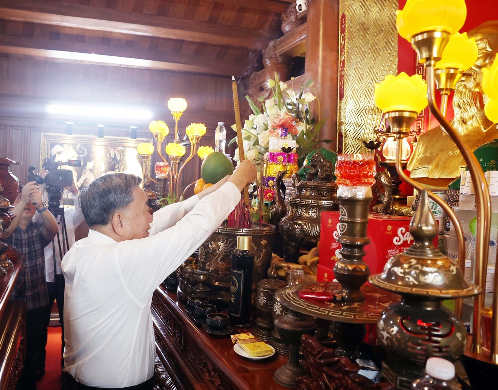 Tổng Bí thư Tô Lâm dâng hương tại Đền thờ Chủ tịch Hồ Chí Minh ở Quảng Bình - Ảnh 6.