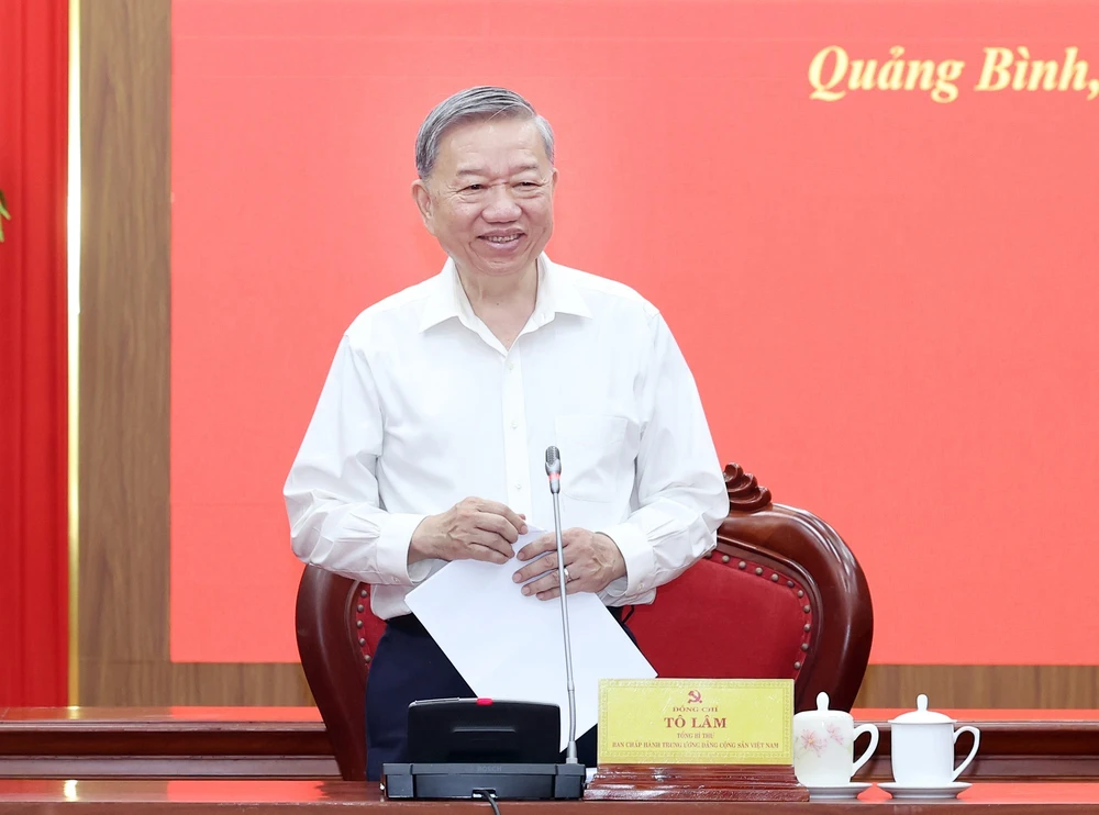 Tổng Bí thư Tô Lâm dâng hương tại Đền thờ Chủ tịch Hồ Chí Minh ở Quảng Bình - Ảnh 11.