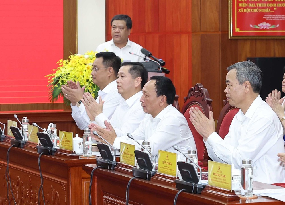 Tổng Bí thư Tô Lâm dâng hương tại Đền thờ Chủ tịch Hồ Chí Minh ở Quảng Bình - Ảnh 13.