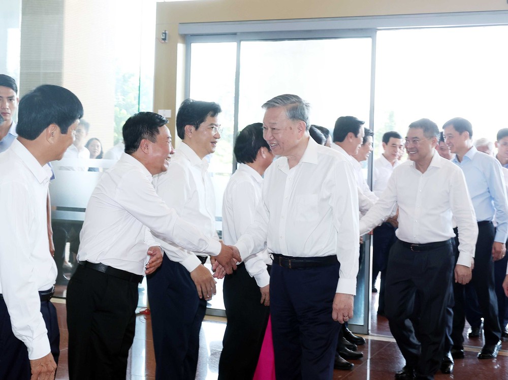 Tổng Bí thư Tô Lâm dâng hương tại Đền thờ Chủ tịch Hồ Chí Minh ở Quảng Bình - Ảnh 9.