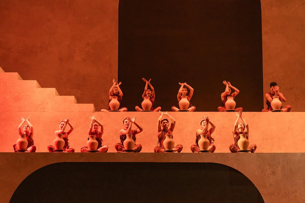 Tam đại đỉnh show nghệ thuật bùng nổ tại Vinpearl Nha Trang - Ảnh 4.