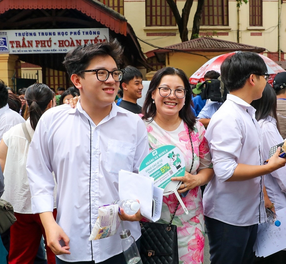 Kỳ thi tốt nghiệp THPT 2025: Đề Toán đã gắn kiến thức với đời sống, đòi hỏi khả năng liên hệ thực tế - Ảnh 2.