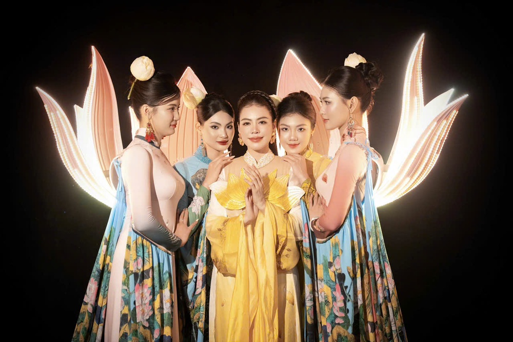 Trình diễn BST thời trang &quot;Hương Việt&quot; tại Mrs Grand Vietnam 2025 - Ảnh 1.