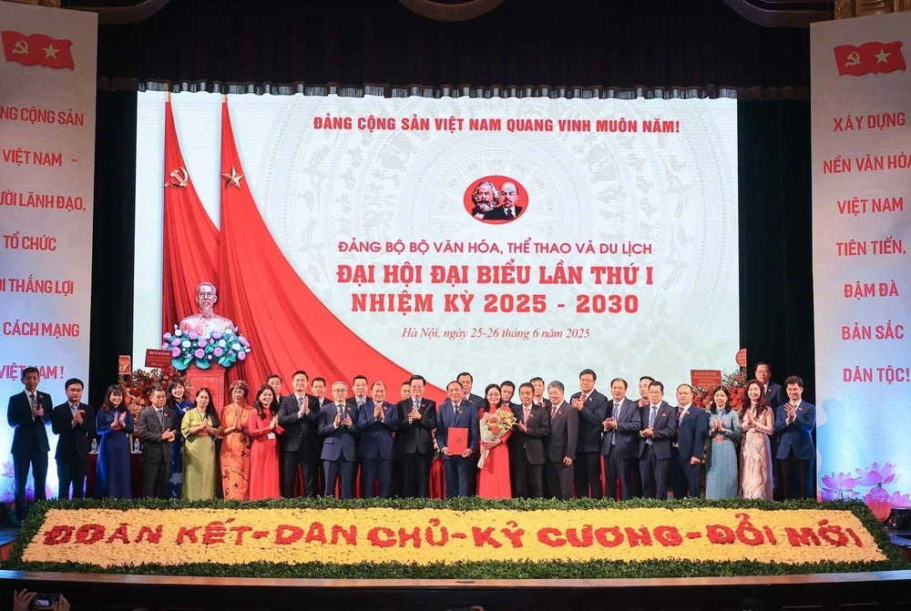 Bộ trưởng Nguyễn Văn Hùng được chỉ định giữ chức Bí thư Đảng ủy Bộ Văn hoá, Thể thao và Du lịch nhiệm kỳ 2025-2030 - Ảnh 5.