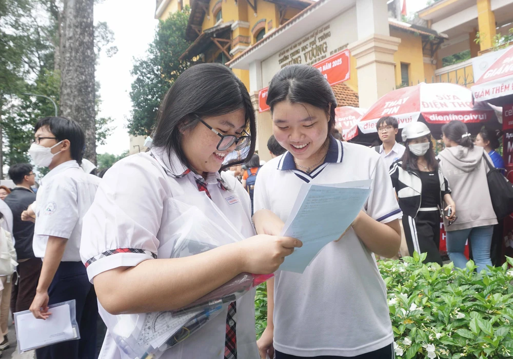 Kỳ thi tốt nghiệp THPT 2025: Đề thi môn Ngữ văn phù hợp đề minh họa, phân hóa cao  - Ảnh 1.