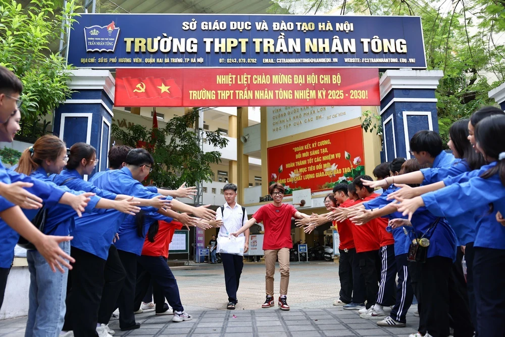 Kỳ thi tốt nghiệp THPT 2025: Thí sinh Hà Nội thấy thú vị với chủ đề nghị luận xã hội đề thi Ngữ văn - Ảnh 2.