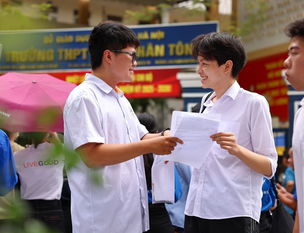 Kỳ thi tốt nghiệp THPT 2025: Đề thi môn Ngữ văn mang đậm chất nhân văn, có tính phân loại cao - Ảnh 1.