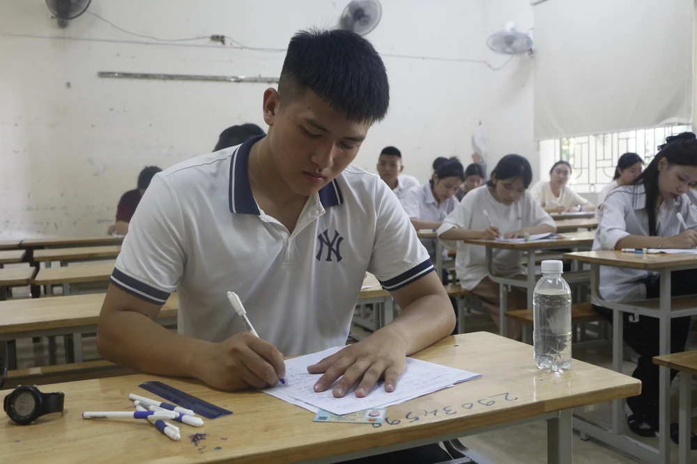 Kỳ thi tốt nghiệp THPT 2025: 10 thí sinh bị đình chỉ thi trong buổi thi môn Ngữ văn - Ảnh 4.