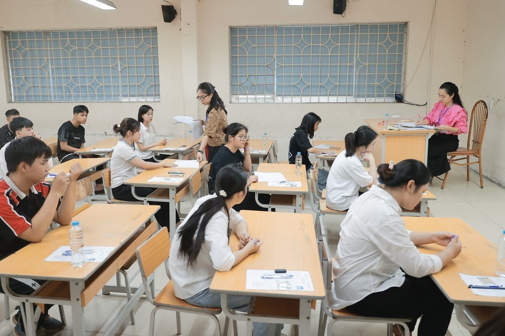 Kỳ thi Tốt nghiệp THPT 2025: Thí sinh bước vào môn thi đầu tiên môn Ngữ văn - Ảnh 7.