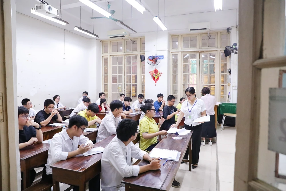 Kỳ thi Tốt nghiệp THPT 2025: Thí sinh bước vào môn thi đầu tiên môn Ngữ văn - Ảnh 4.