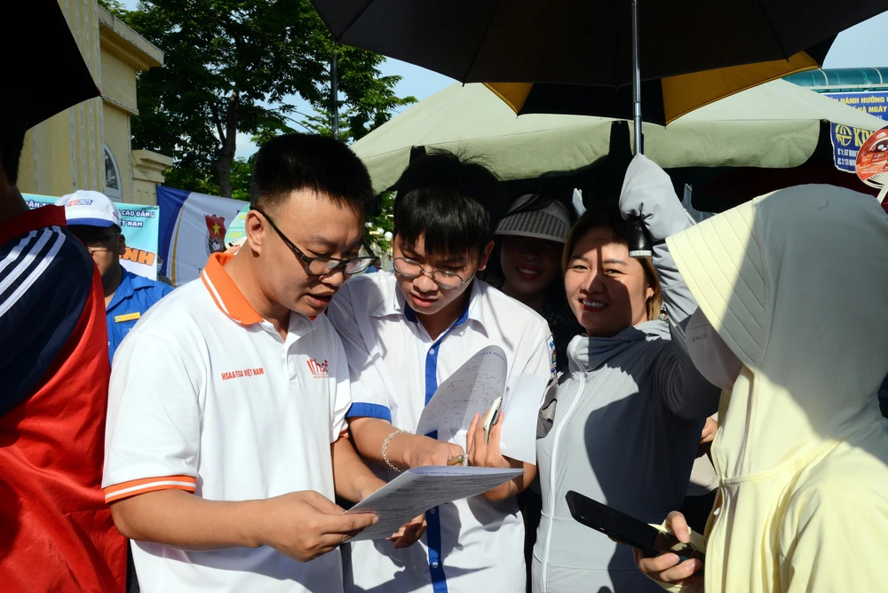 Bộ Giáo dục và Đào tạo đề nghị không chia sẻ thông tin chưa kiểm chứng về đề thi tốt nghiệp - Ảnh 1.