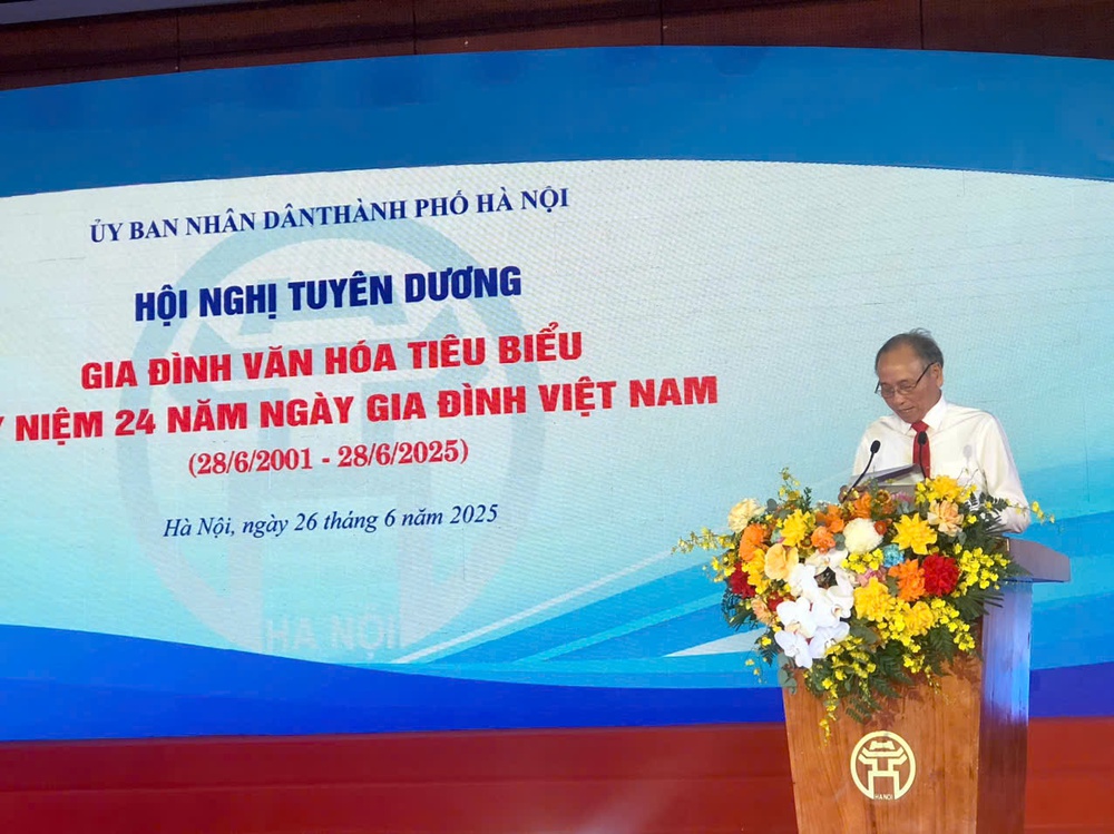 Hà Nội vinh danh 80 gia đình văn hoá tiêu biểu, lan toả giá trị 'Gia đình hạnh phúc, Quốc gia thịnh vượng' - Ảnh 3.