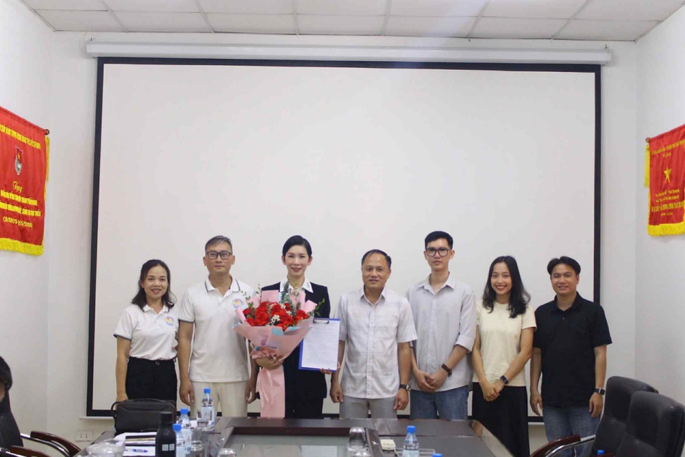 Siêu mẫu Xuân Lan nhận quyết định thành lập câu lạc bộ người mẫu tại Hải Phòng - Ảnh 2.
