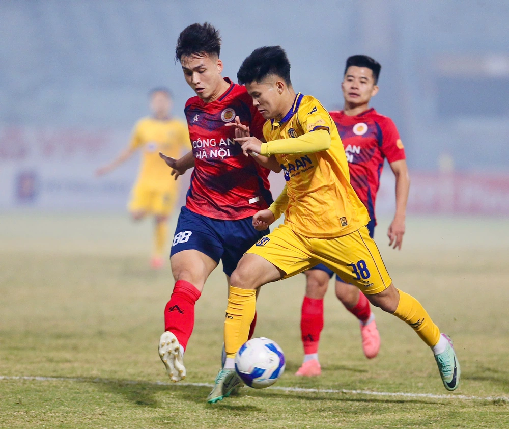CAHN nhỉnh hơn SLNA ở chung kết Cúp Quốc gia 2024/25 - Ảnh 2.