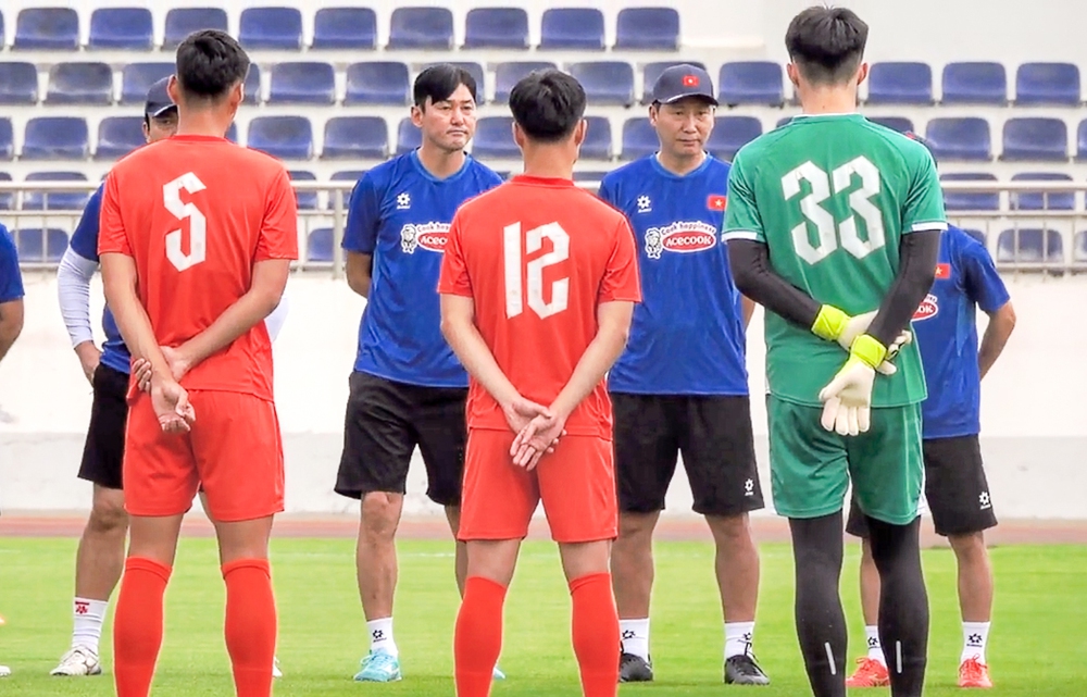 Tin nóng bóng đá Việt hôm nay 28/6: HLV Kim Sang Sik nhắn nhủ U22 Việt Nam; Lộ bí kíp giúp Bùi Tiến Dũng bắt phạt đền của Công Phượng - Ảnh 1.