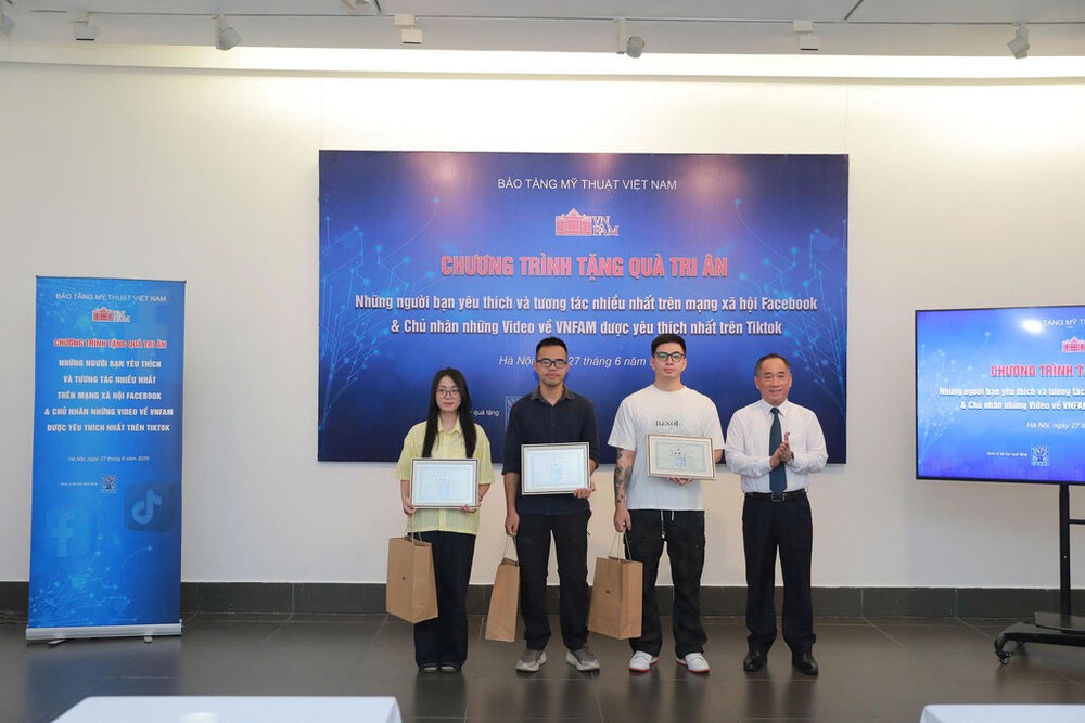 Bảo tàng Mỹ thuật Việt Nam tri ân những người trẻ đồng hành lan tỏa mỹ thuật Việt - Ảnh 2.