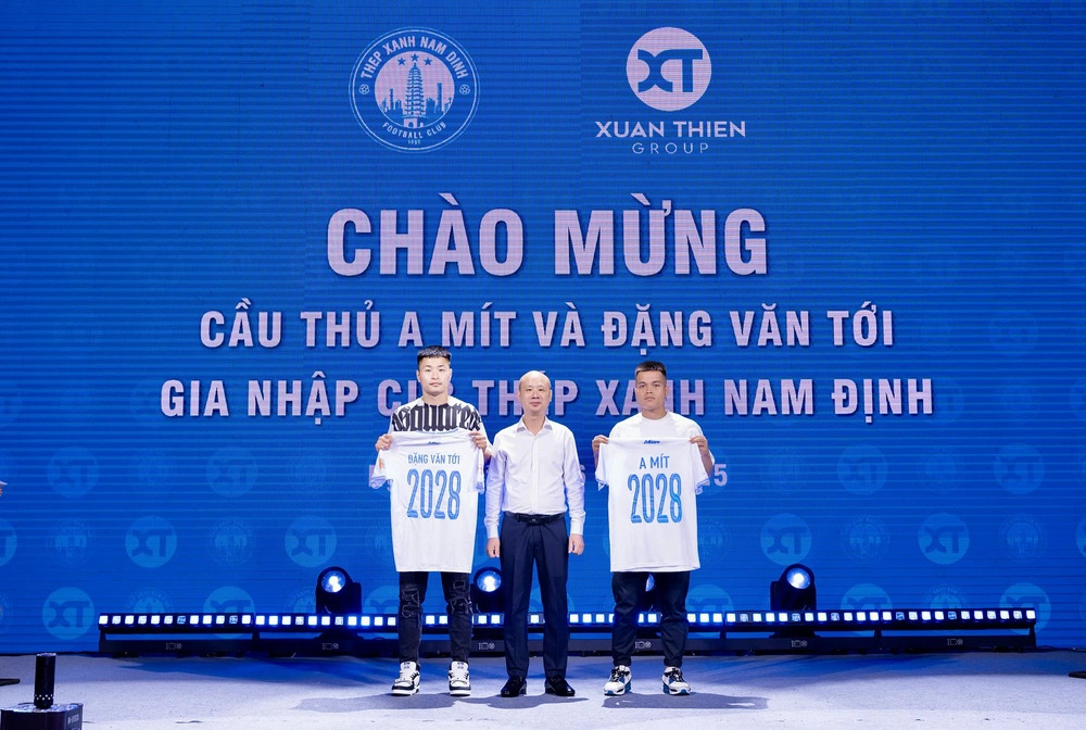 Thép Xanh Nam Định ký hợp đồng 3 năm với Văn Tới, A Mít - Ảnh 1.