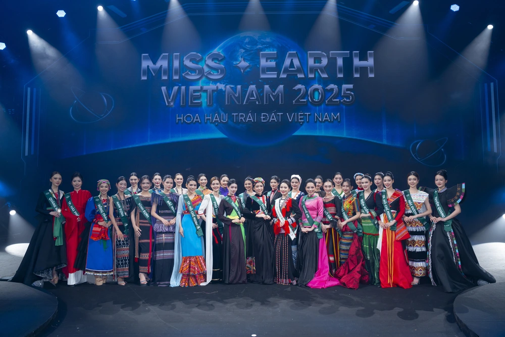 Miss Earth Vietnam 2025: Thảo Trang trân trọng thời khắc trên sân khấu - Ảnh 3.