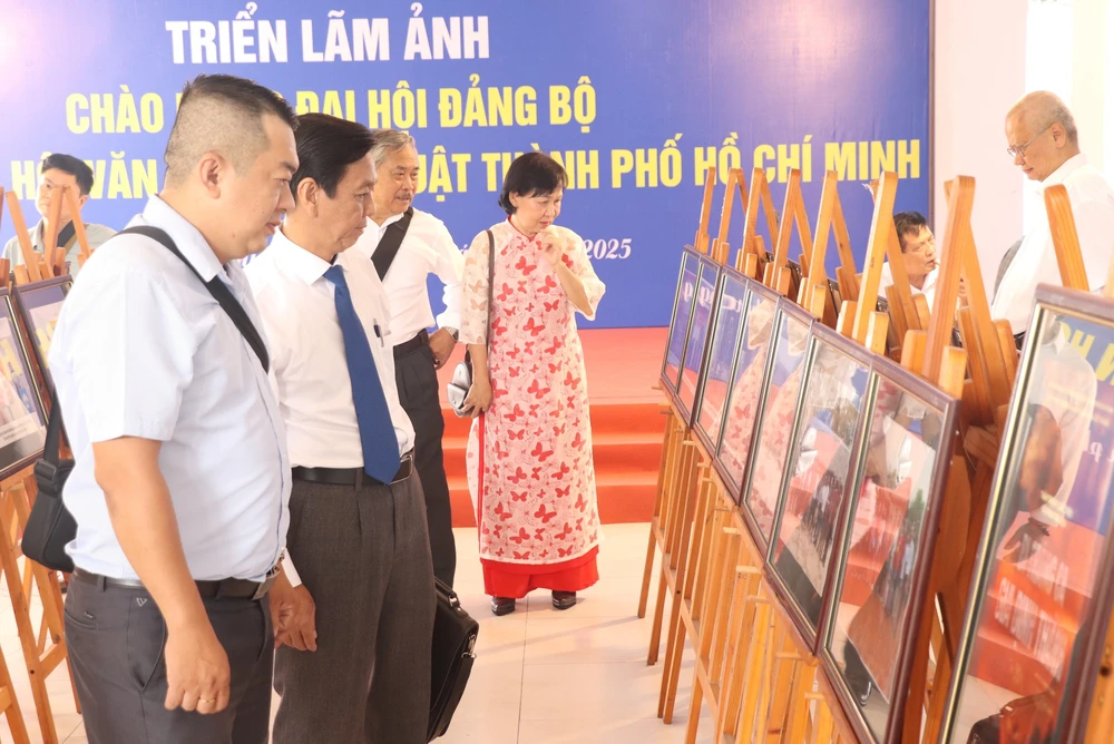 Hội thảo &quot;Văn học nghệ thuật Hà Nội - Huế - TPHCM - 50 năm tự hào bản anh hùng ca&quot; - Ảnh 4.