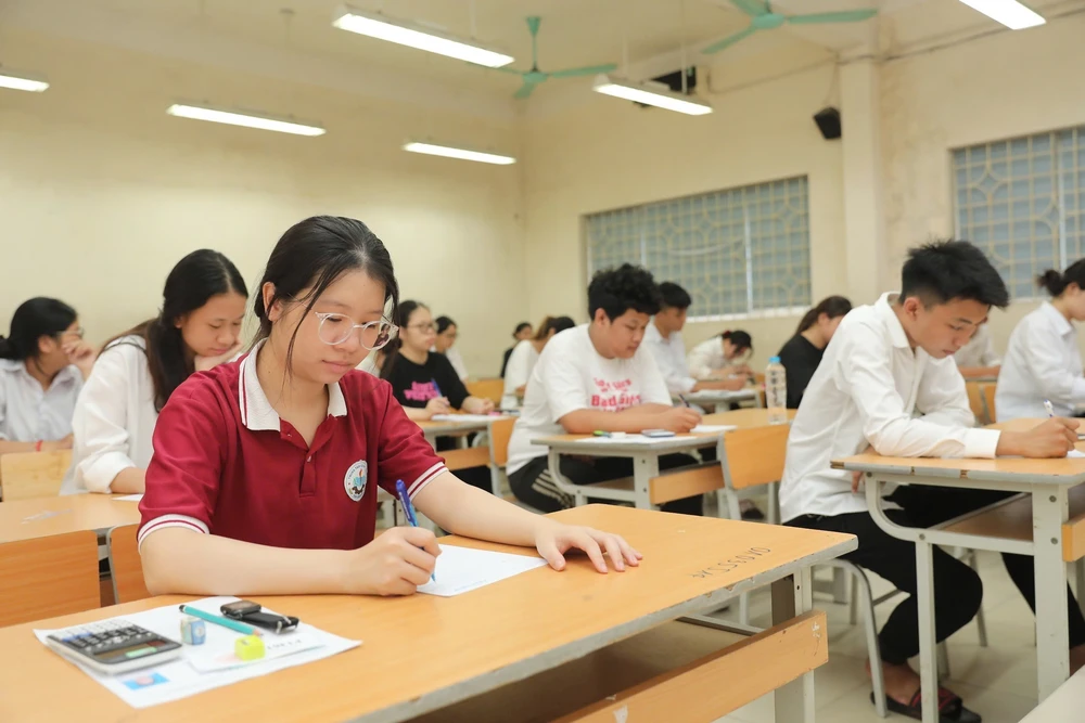 Thí sinh cả nước bước vào ngày cuối thi tốt nghiệp THPT năm 2025 - Ảnh 9.