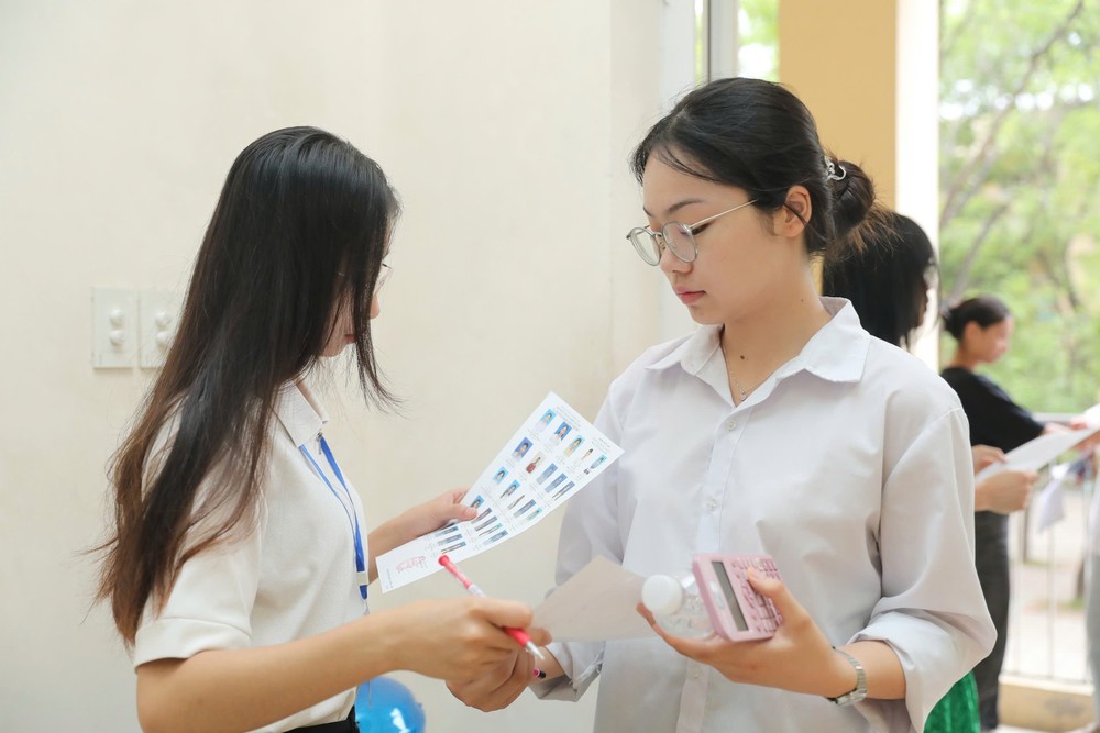 Thí sinh cả nước bước vào ngày cuối thi tốt nghiệp THPT năm 2025 - Ảnh 8.