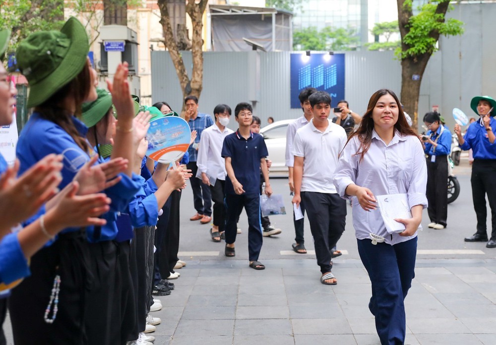 Thí sinh cả nước bước vào ngày cuối thi tốt nghiệp THPT năm 2025 - Ảnh 1.