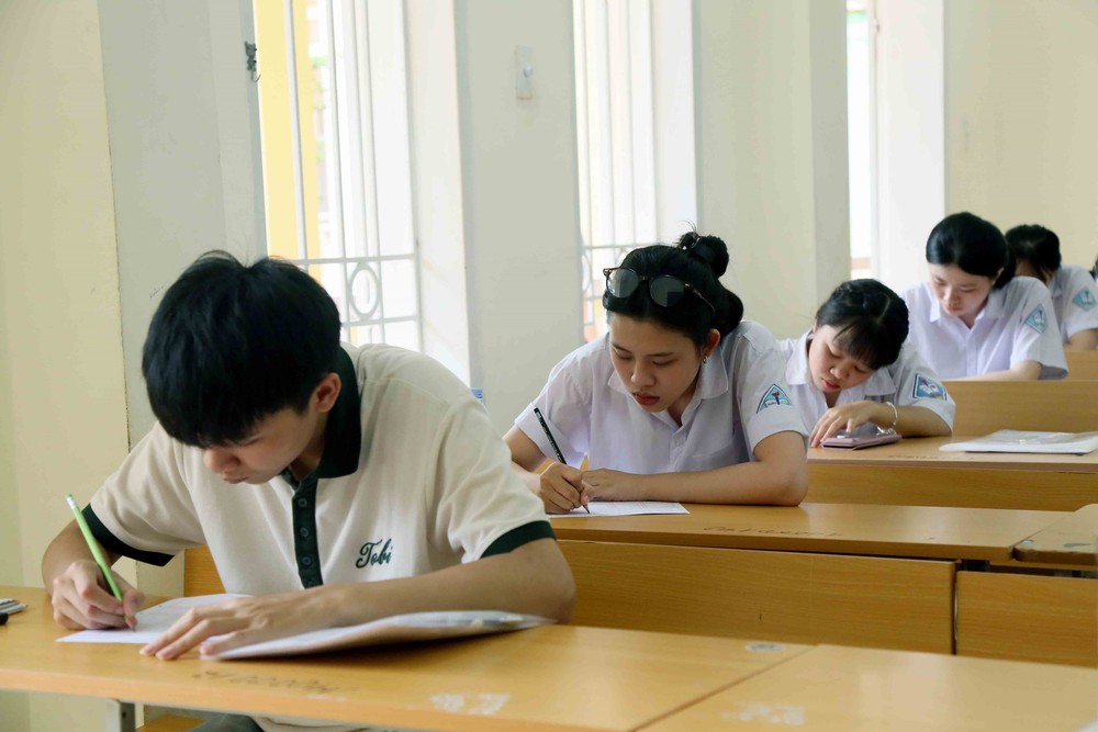 Kỳ thi tốt nghiệp THPT 2025: Tăng tính thực tiễn, phát triển năng lực vận dụng kiến thức trong đề thi các môn tự chọn - Ảnh 1.