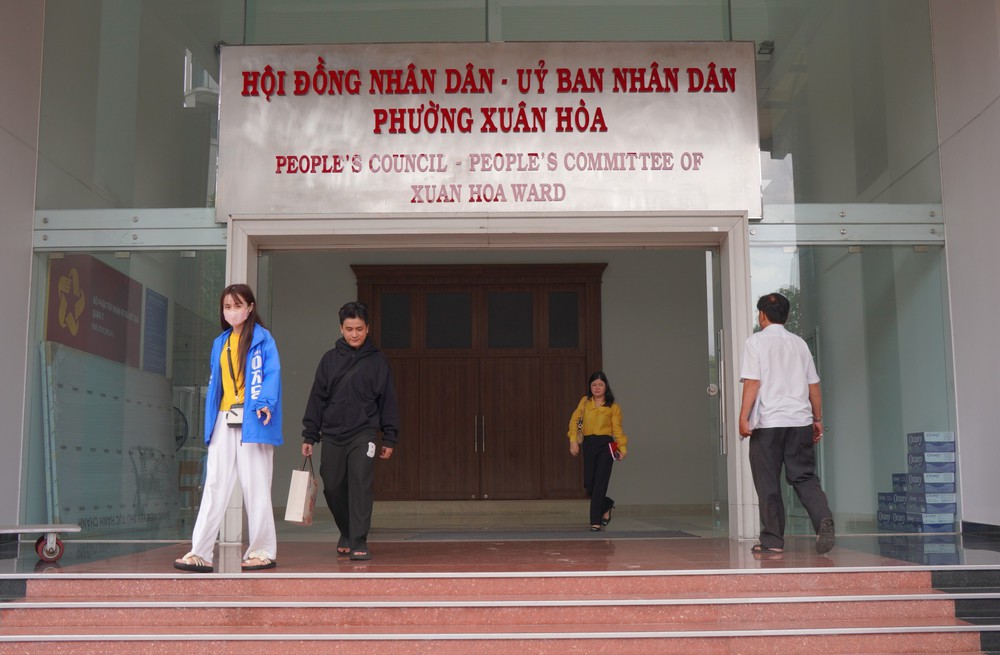 Trụ sở phường mới ở TP. Hồ Chí Minh thay bảng tên - Ảnh 6.