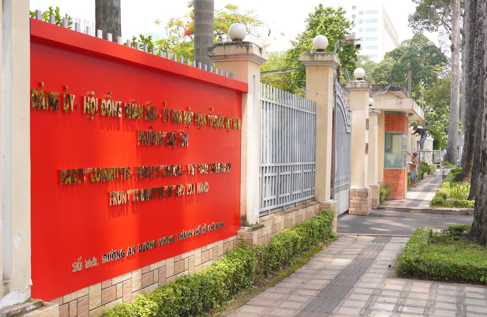 Trụ sở phường mới ở TP. Hồ Chí Minh thay bảng tên - Ảnh 4.