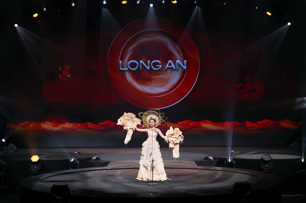 Phùng Doanh Doanh - Sự trở lại không lặp lại tại Hoa hậu Trái Đất Việt Nam 2025 - Ảnh 5.