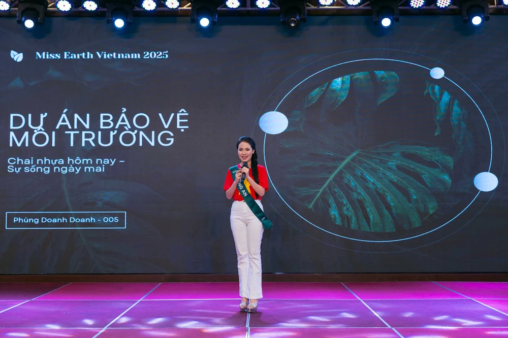 Phùng Doanh Doanh - Sự trở lại không lặp lại tại Hoa hậu Trái Đất Việt Nam 2025 - Ảnh 4.
