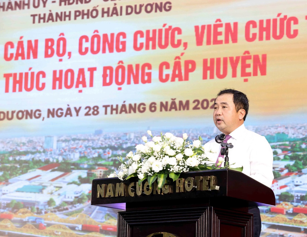Trước ngày sát nhập tỉnh, TP Hải Dương gặp mặt tri ân cán bộ công nhân viên &quot;Tạm biệt địa danh cũ và bước đi với tâm thế và trách nhiệm lớn hơn&quot; - Ảnh 1.