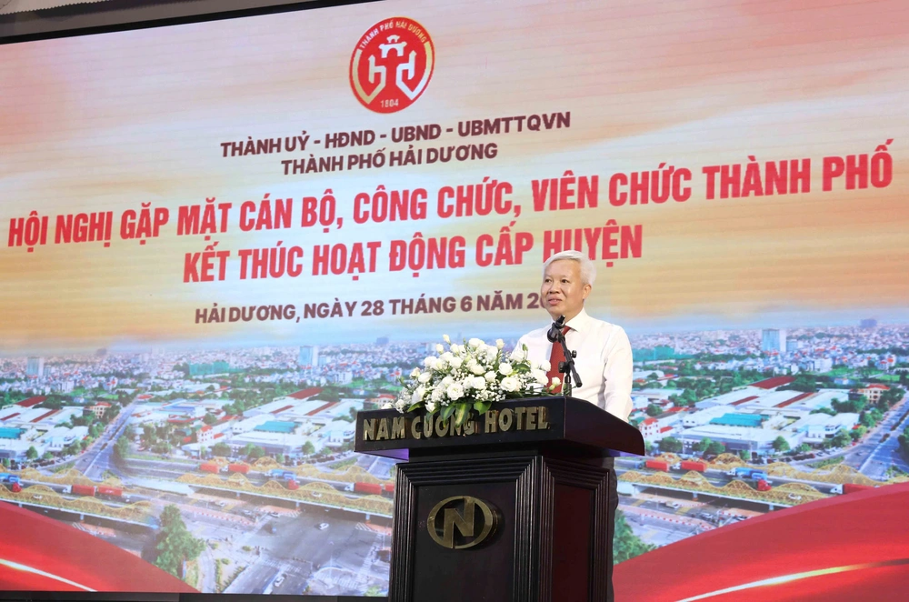 Trước ngày sát nhập tỉnh, TP Hải Dương gặp mặt tri ân cán bộ công nhân viên &quot;Tạm biệt địa danh cũ và bước đi với tâm thế và trách nhiệm lớn hơn&quot; - Ảnh 3.