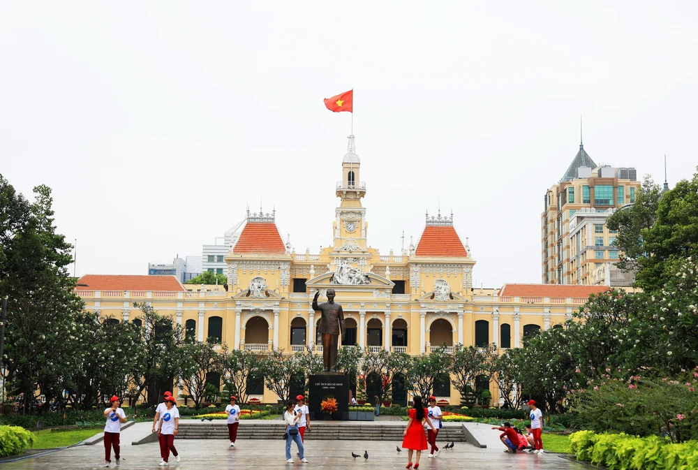 Thành phố Hồ Chí Minh và Phú Quốc tỏa sáng trong top du lịch cao cấp châu Á – Thái Bình Dương 2025 - Ảnh 1. Thành phố Hồ Chí Minh và Phú Quốc tỏa sáng trong top du lịch cao cấp châu Á – Thái Bình Dương 2025 - Ảnh 1.