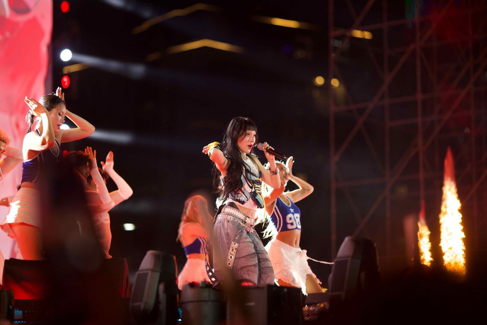 Vắng Jason Derulo, Chi Pu - Mono khuấy động GAMA Music Racing Festival  - Ảnh 2.