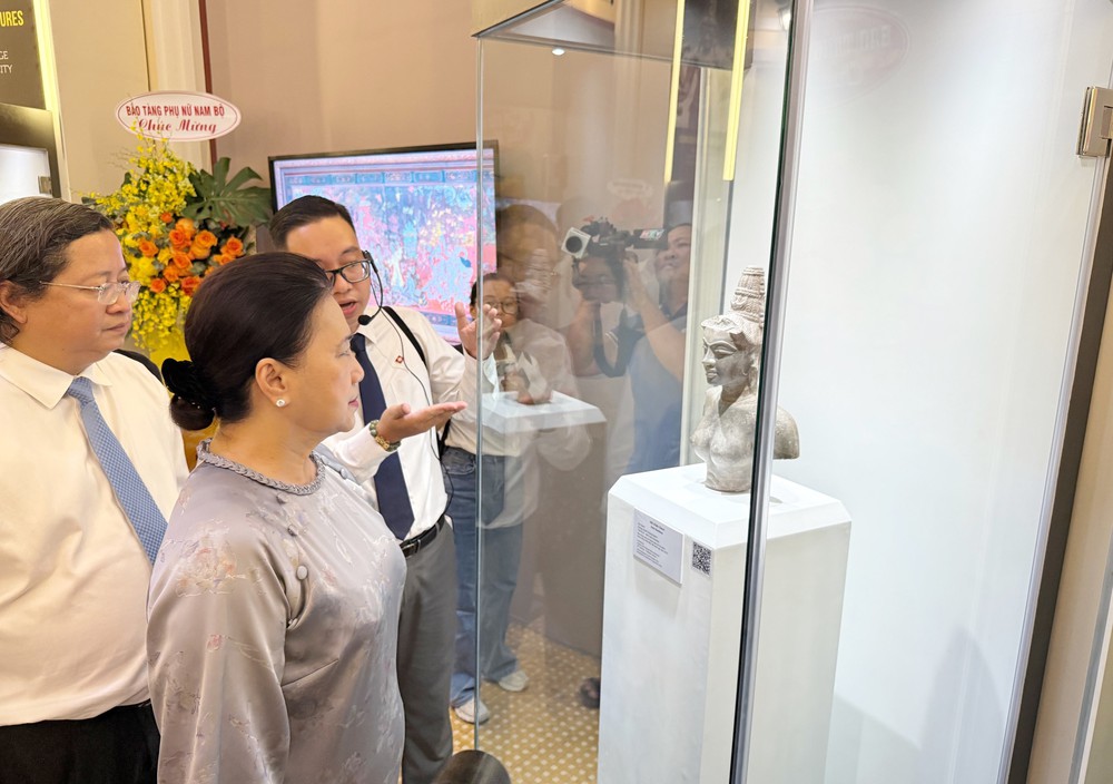 Lần đầu tiên trưng bày 17 Bảo vật quốc gia tại Thành phố Hồ Chí Minh - Ảnh 3.